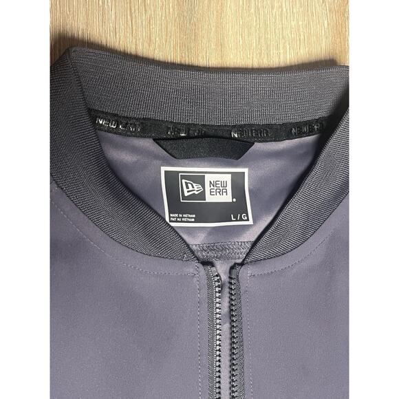 New Era Baseball Grey Waterproof Short Sleeve Shirt Large - Picture 2 of 3